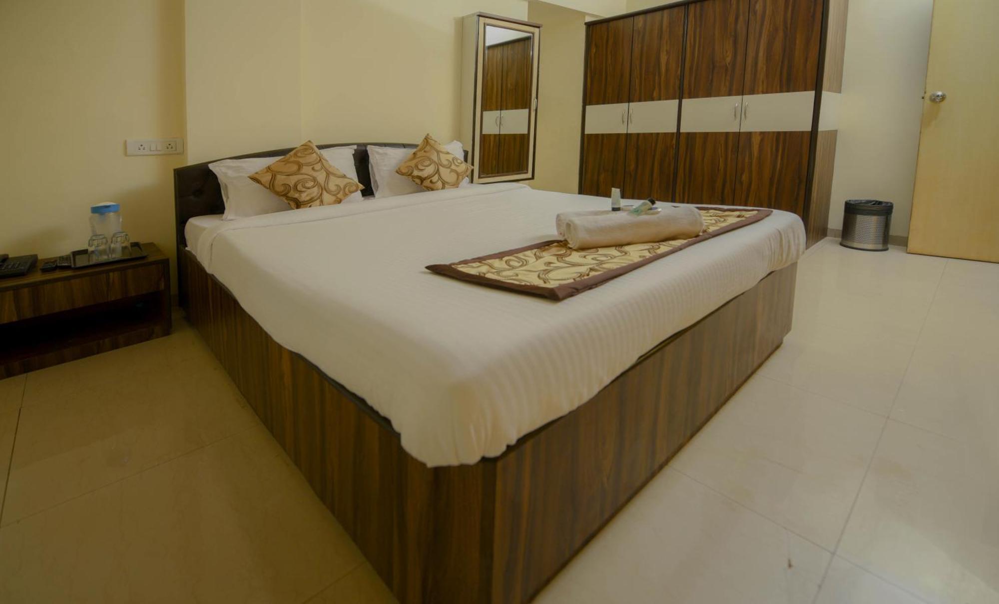 Lalsai Residency Andheri Mumbai Bagian luar foto
